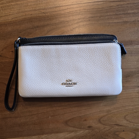 Coach Like New CF447 Contrast Double Zip Wallet Wristlet Chalk White & Black - Picture 1 of 12